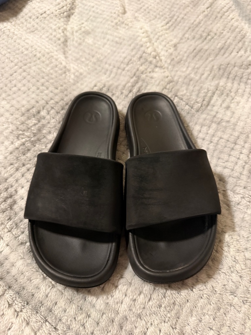 Lululemon womans size 7/8 Black Slide Sandals - Comfortable Everyday Slip-Ons